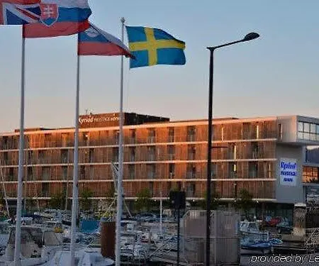 Mercure Toulon 4* لا سين سور مير